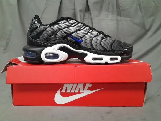 BOXED PAIR OF NIKE AIR MAX PLUS SHOE SIN BLACK GREY GRADIENT/BLUE UK SIZE 9.5