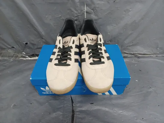 BOXED PAIR OF ADIDAS ORIGINALS GAZELLE TRAINERS - SIZE 10 RRP £80