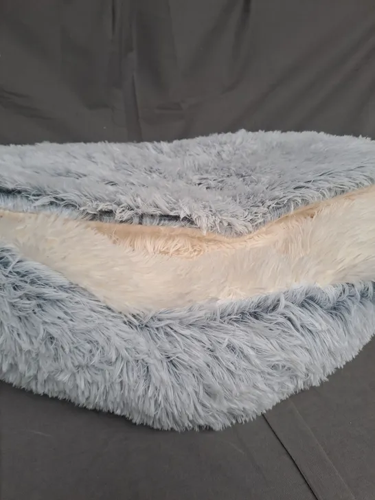 PET BED IN GREY WITH OPEN INSIDE 