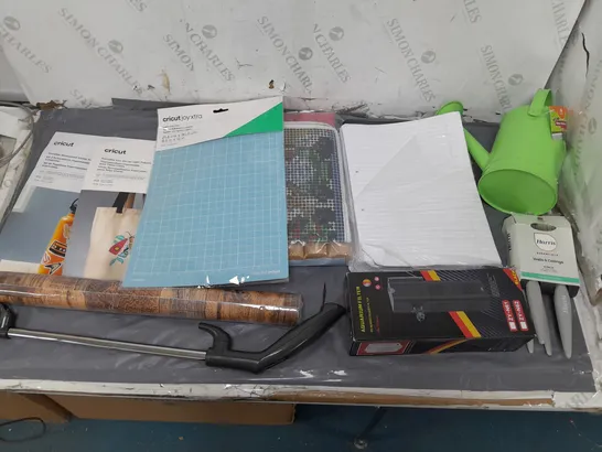 BOX OF APPROXIMATELY 15 ASSORTED HOUSEHOLD ITEMS TO INCLUDE CRICUT CRAFTS, HARRIS BRUSHES, AND WATERING CAN ETC. 