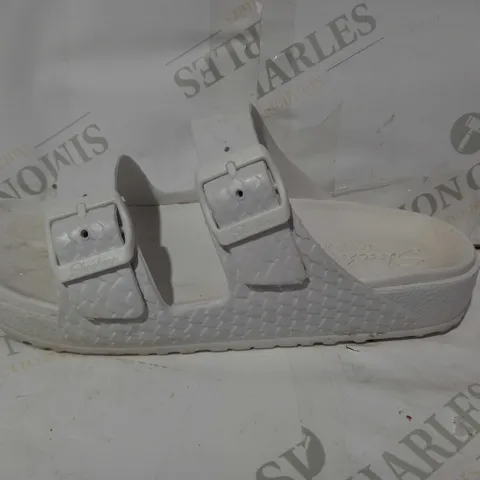 BOXED PAIR OF SKECHERS SANDALS IN WHITE UK SIZE 5