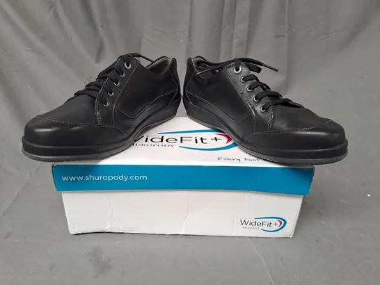 BOXED PAIR OF WIDEFIT + SHUROPODY SHOES IN BLACK UK SIZE 7