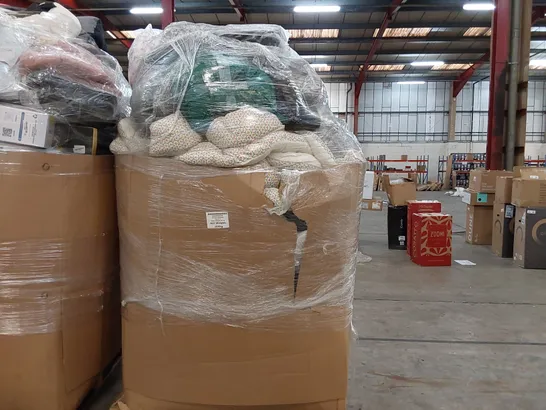 LARGE PALLET OF ASSORTED BEDROOM AND COMFORT BASED PRODUCTS TO INCLUDE; PILLOWS, SUPPORT SEAT CUSHIONS, SIMILARLY RELATED GOODS, PET BEDS AND HOUSEHOLD ITEMS