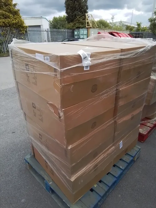 PALLET CONTAINING 9 BRAND NEW BOXED 80CM REINDEER DECORATIONS IN SILVER