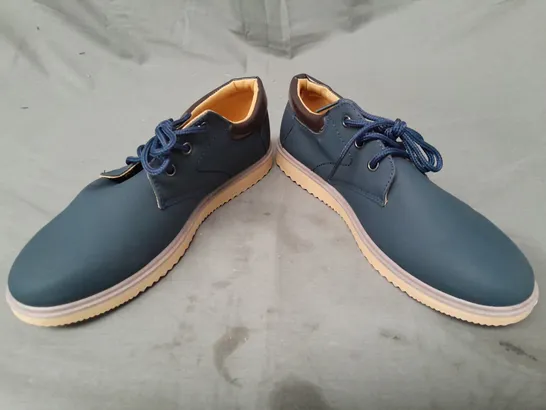 BOXED PAIR OF DESIGNER LACE UP SHOES IN NAVY EU SIZE 42