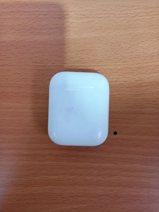 APPLE AIRPODS