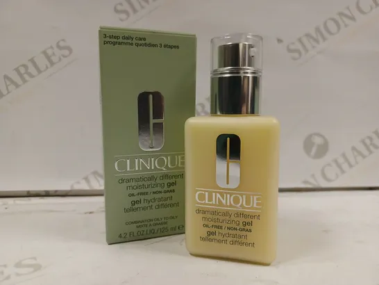 BOX OF APPROX 12 X 125ML CLINIQUE DRAMATICALLY DIFFERENT MOISTURIZING GEL 