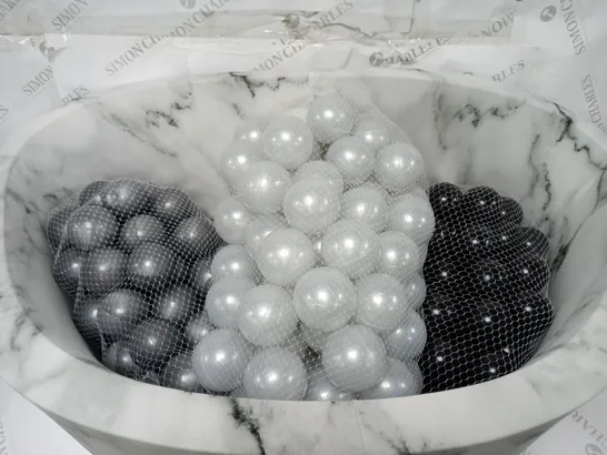 LARISA & PUMPKIN MARBLE BALL PIT WITH SILVER, PEARL & BLACK BALLS 