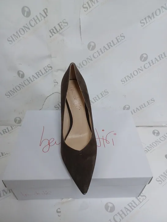 BOXED PAIR OF BDL BROWN STICK HEELS SIZE 7