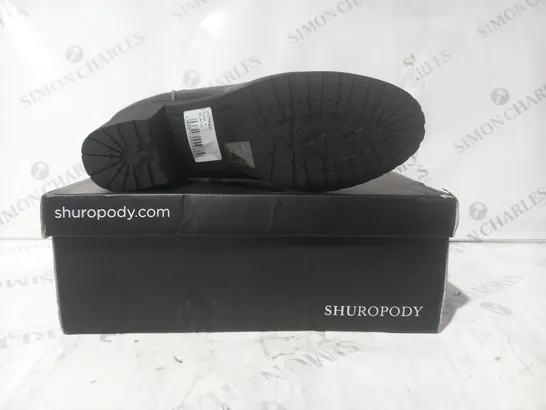 BOXED PAIR OF SHUROPODY PEPPER BLOCK HEEL BOOTS IN BLACK UK SIZE 6