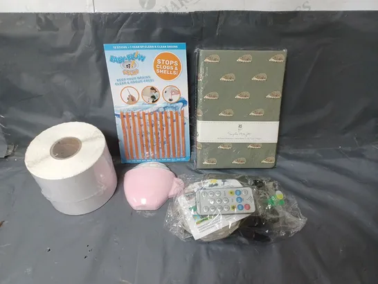 BOX OF APPROXIMATELY 15 ASSORTED HOUSEHOLD ITEMS TO INCLUDE LED LIGHTS, BATH BOMB AND A NOTE BOOK 