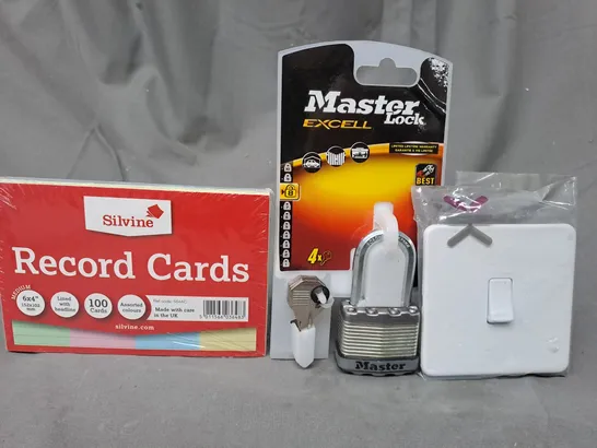 APPROXIMATELY 10 ASSORTED HOUSEHOLD ITEMS TO INCLUDE MASTER LOCK PADLOCK, SILVINE RECORD CARDS, LIGHT SWITCH, ETC