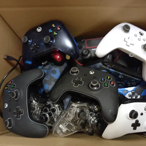 LOT OF APPROX. 20 ASSORTED GAME CONTROLLERS (XBOX 360, XBOX ONE, PS4)