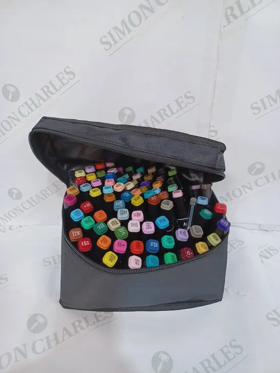 CARRY BAG CONTAINING A LARGE QUANTITY OF GRAPHIC MARKER PENS 