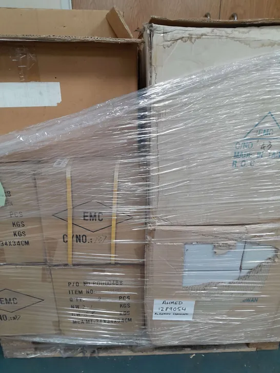 PALLET OF APPROXIMATELY 20 ASSORTED LIGHTING ITEMS TO INCLUDE - EMCOLITE TRIMLESS DOWN LIGHT , EMCOLITE ARDL4 4 LIGHT DOWNLIGHT , EMCOLITE FLOOD LIGHT ETC - COLLECTION ONLY