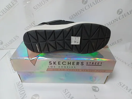 BOXED PAIR OF SKECHERS BILLION TRAINERS IN BLACK UK SIZE 4