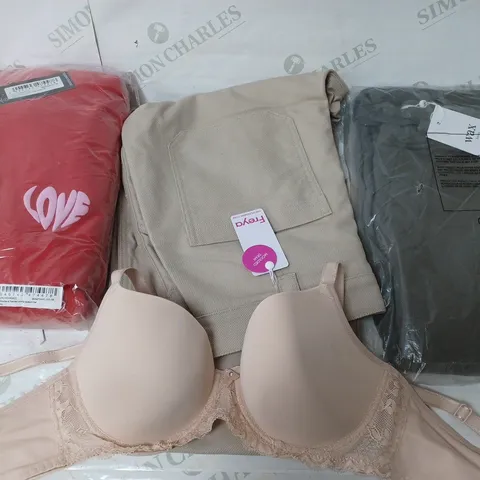BOX OF APPROXIMATELY 25 ASSORTED CLOTHING ITEMS TO INCUDE -HOODIE, BRA'S, TROUSERS,ECT 