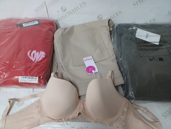 BOX OF APPROXIMATELY 25 ASSORTED CLOTHING ITEMS TO INCUDE -HOODIE, BRA'S, TROUSERS,ECT 