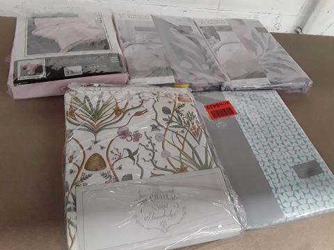5 ASSORTED ITEMS TO INCLUDE: LIV TOLKA REINFORCED COTTON FITTED SHEET, CATHERINE LANSFIELD DUVET SET ETC