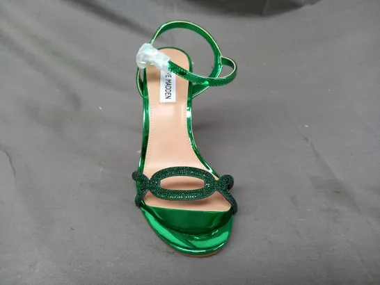 BOXED PAIR OF STEVE MADDEN OPEN TOE HIGH HEELS IN EMERALD UK SIZE 5