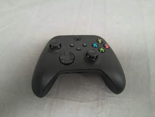 XBOX ONE CONTROLLER IN BLACK