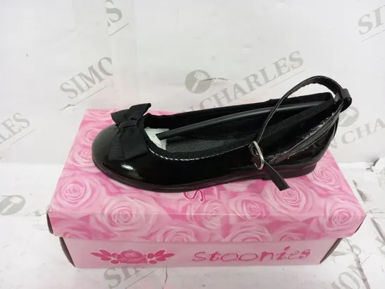 BALLET FLATS WITH STRAP IN BLACK PATENT SIZE 27