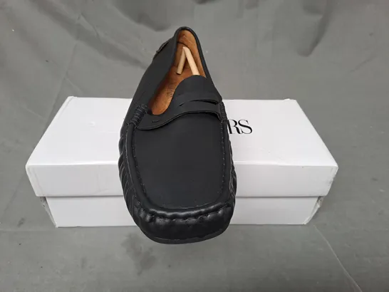 BOXED PAIR OF DREAM PAIRS SHOES IN BLACK EU SIZE 41