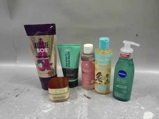 APPROXIMATELY 20 ASSORTED COSMETICS PRODUCTS TO INCLUDE - AUSSIE SOS DEEP REPAIR CONDITIONER - CHILD'S FARM SHAMPOO AND L'OREAL AGE PERFECT FACE CREAM