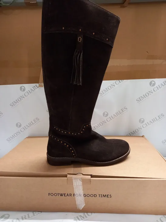 BOXED JOE BROWNS WANDERER STUDDED BOOTS - UK 4