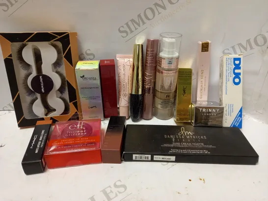 LOT OF APPROX 15 ASSORTED MAKEUP PRODUCTS TO INCLUDE MAC MATTE LIPSTICK #VELVET TEDDY, TRINNY LONDON SHEER SHIMMER LIP2CHEEK, YVES SAINT LAURENT DOUBLE CARE BALM, ETC 