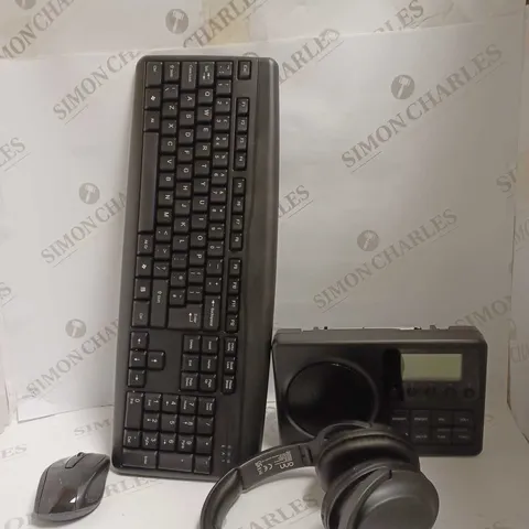 LOT OF APPROCIMATELY 16 ELECTRICALS TO INCLUDE PORTABLE AM/FM RADIO, WIRELESS HEADPHONES, WIRELESS KEYBOARD AND MOUSE COMBO, ETC