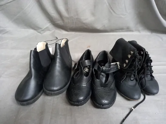 APPROXIMATELY 10 PAIRS OF ASSORTED KIDS SHOES IN VARIOUS STYLES AND SIZES 