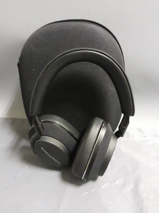 BOWERS & WILKINS HEADPHONES WITH CASE 