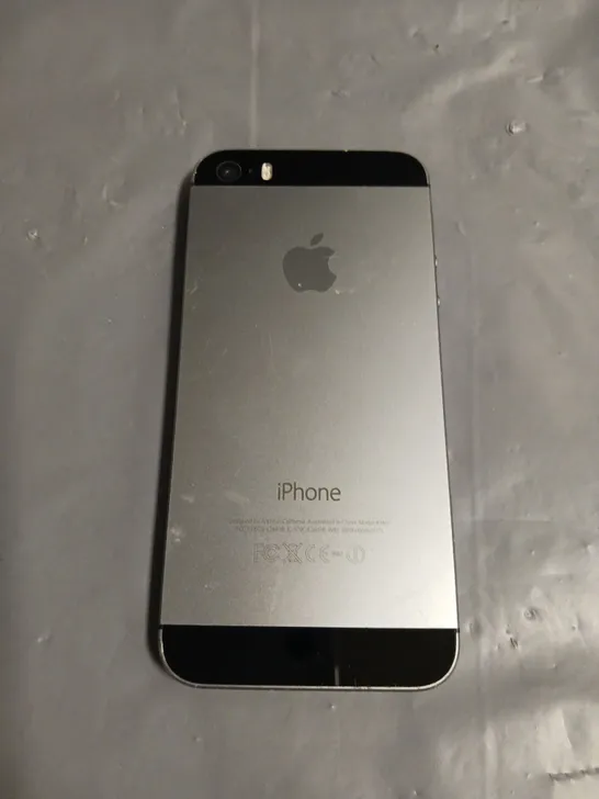 APPLE IPHONE 5S A1457 SMARTPHONE IN SILVER