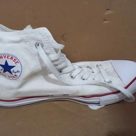 PAIR OF DESIGNER LACE UP SHOES IN THE STYLE OF CONVERSE IN WHITE UK SIZE 10