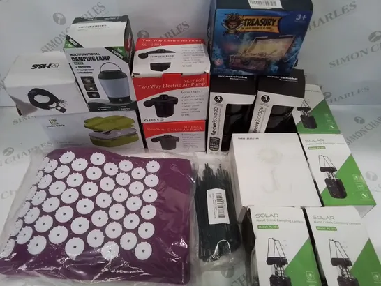 LOT OF 20 ASSORTED BRAND NEW HOMEWARE ITEMS TO INCLUDE LUNCH BOX, CHAIN LOCK AND CAMPING LIGHT