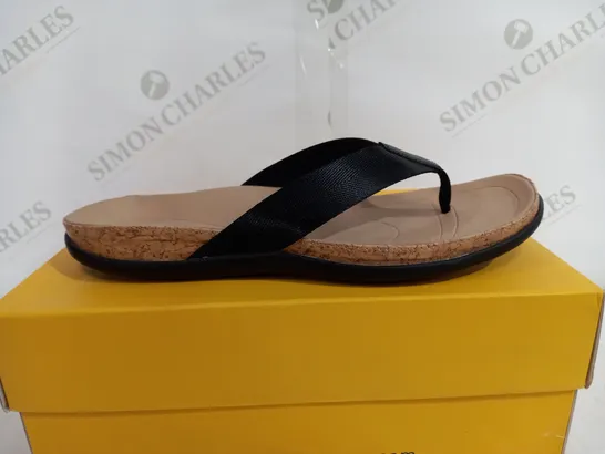 BOXED PAIR OF STRIVE BLACK PLATFORM SANDAL - SIZE 6