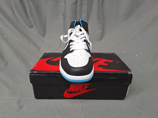 BOXED PAIR OF NIKE AIR JORDAN 1 SHOES IN BLACK/WHITE/BLUE UK SIZE 10