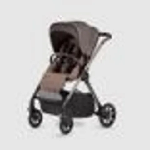 BOXED SILVER CROSS REEF STROLLER, FIRST BABY CARRYCOT AND I SIZE INFANT CARRIER AND BASE