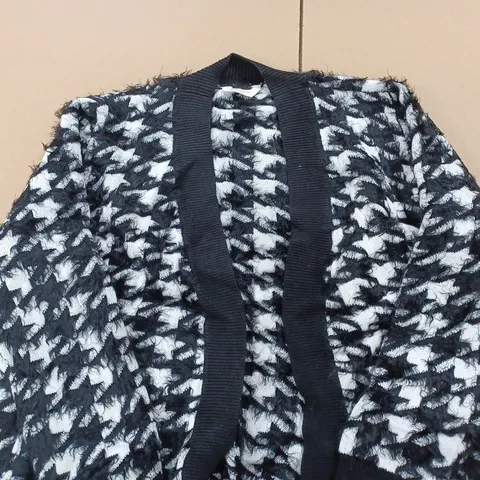 DANNII MINOGUE PETITES EYELASH CARDIGAN BLACK/WHITE XL