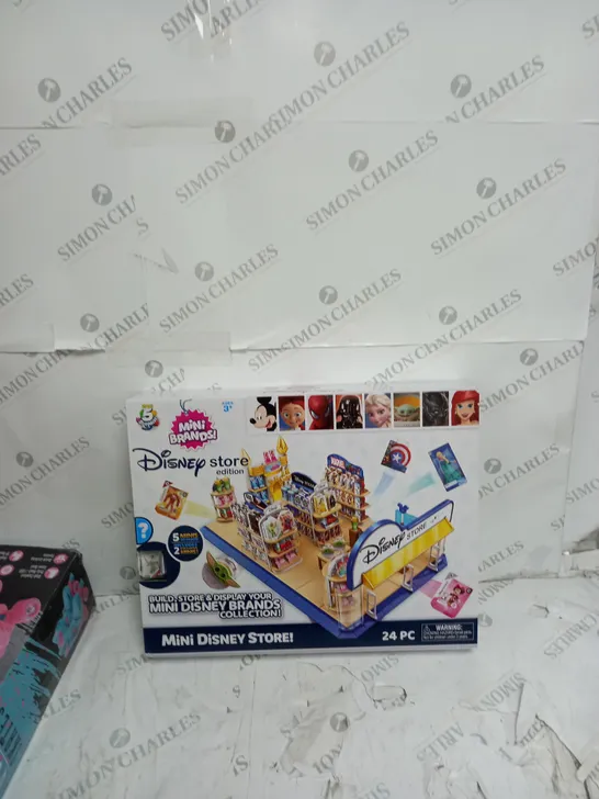 BOXED MINI DISNEY STORE PLAYSET  RRP £36.99