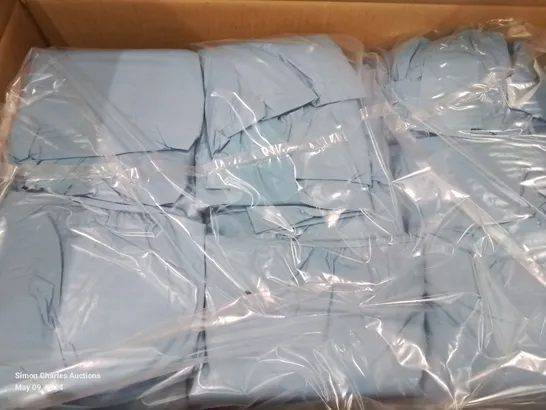 PALLET OF APPROXIMATELY 800 ASSORTED BRAND NEW MEDICARE LAMINATED NON STERILE GOWNS - SIZE XL