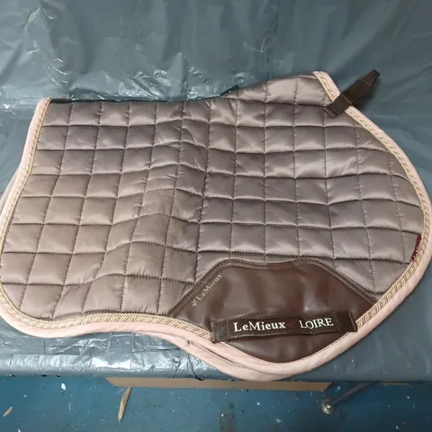 LE MIEUX LOIRE CLASSIC CLOSE CONTACT SQUARE SADDLE PAD SIZE S/M