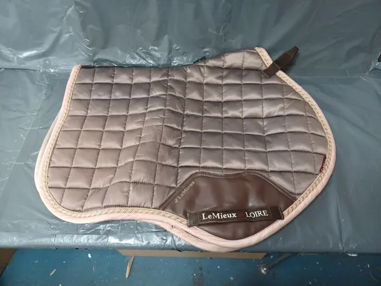 LE MIEUX LOIRE CLASSIC CLOSE CONTACT SQUARE SADDLE PAD SIZE S/M