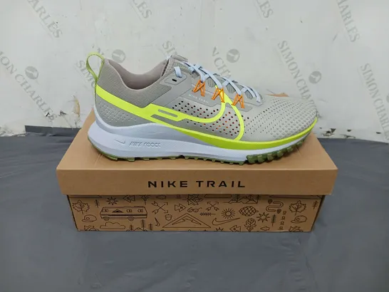 BOXED PAIR OF NIKE REACT PEGASUS TRAIL 4 TRAINERS SIZE 10