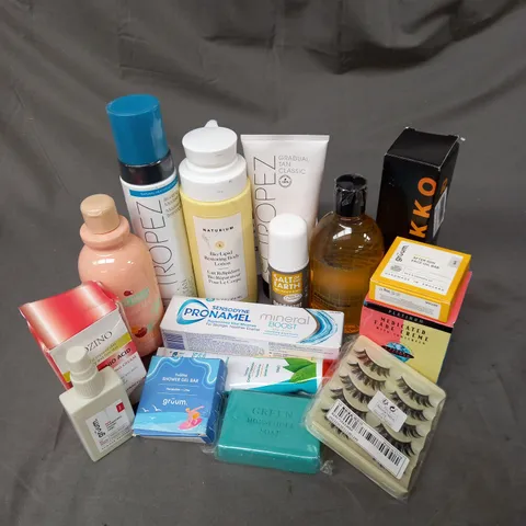 APPROXIMATELY 20 ASSORTED COSMETIC PRODUCTS TO INCLUDE - SALT OF THE EARTH DEODERANT - ST TROPEZ DAILY FIRMING LOTION - ROZINO HYALURONIO ACID FIRMING CREAM - ETC