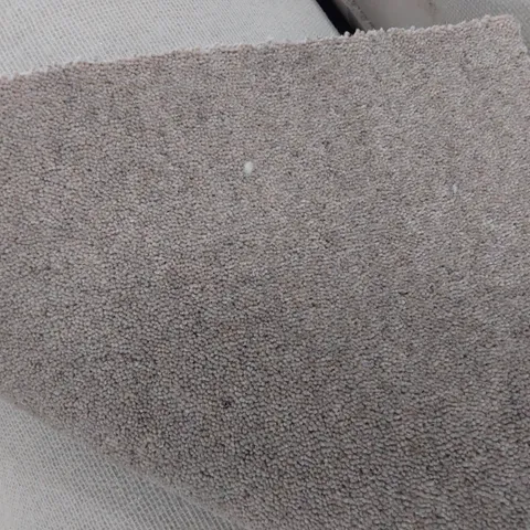 ROLL OF QUALITY LINGDALE ELITE BUCKDEN CARPET APPROXIMATELY 4M × 18.8M