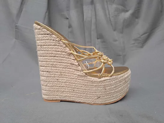 BOXED PAIR OF DESIGNER HIGH WEDGE SANDALS IN METALLIC GOLD SIZE 6