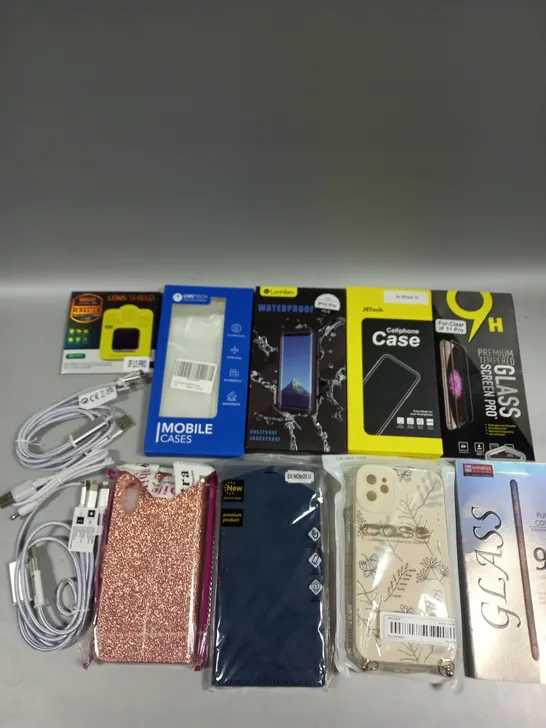 APPROXIMATELY 30 ASSORTED SMARTPHONE/TABLET ACCESSORIES TO INCLUDE PROTECTIVE CASES, CHARGING CABLES, LENS SHIELD ETC 