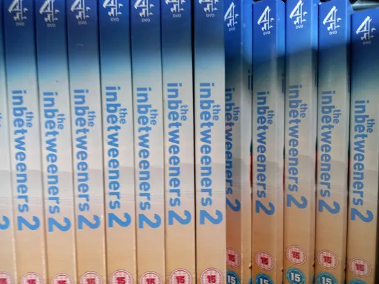 LOT OF APPROXIMATELY 18 THE INBETWEENERS 2 DVDS